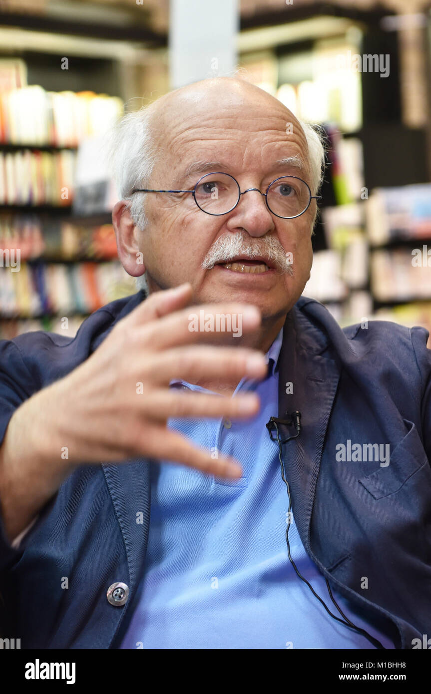 L'écrivain Erik Orsenna au magasin livre ÒLÕArmitiereÓ à Rouen (nord de la France) sur 2017/09/22 Banque D'Images