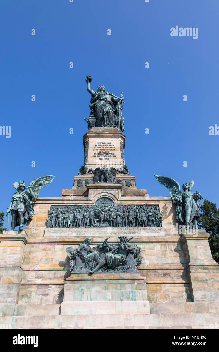 Niederwald monument, statue Germania, Patrimoine de l'UNESCO de la vallée du Haut-Rhin moyen, au-dessus du Rhin près de RŸdesheim, Allemagne Banque D'Images