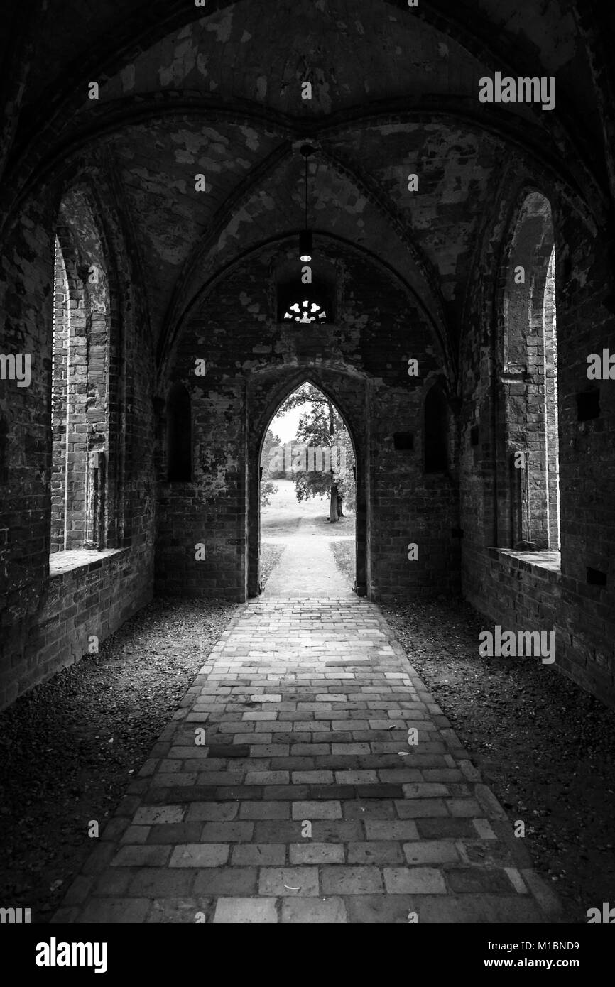 Un vieux, les tâches d'une partie de l'abbaye de Chorin. Abbaye cistercienne près du village de Chorin dans le Brandebourg. Banque D'Images