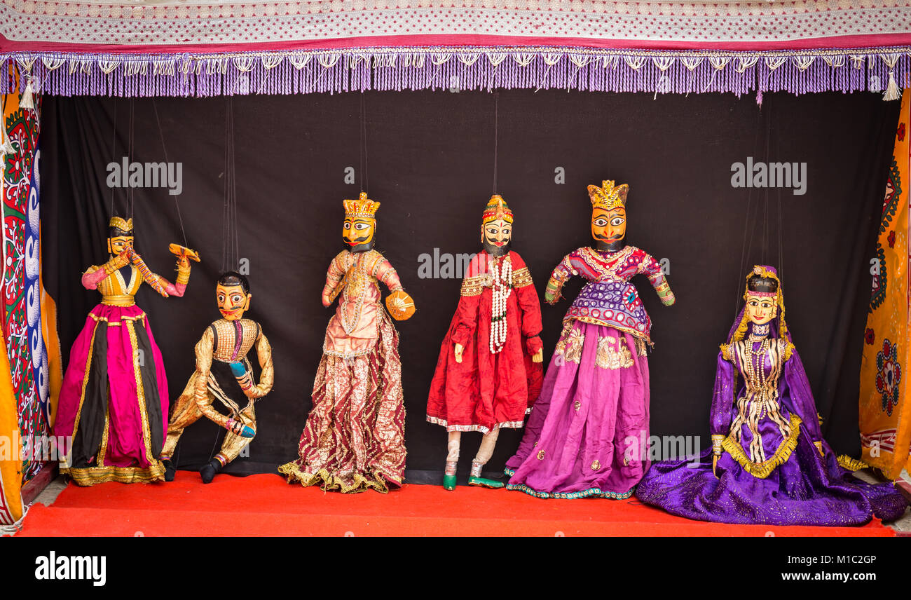 Poupées marionnettes du Rajasthan à Fort Nahargarh Jaipur. Spectacle de marionnettes dans le Rajasthan est une attraction touristique populaire. Banque D'Images