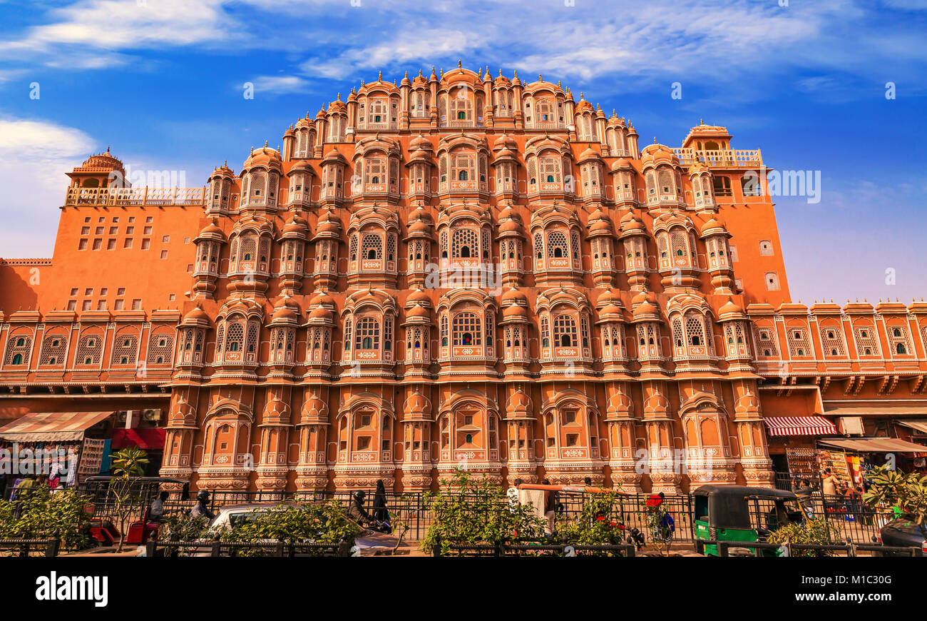 Hawa Mahal Jaipur - Rajasthan célèbre l'architecture ancienne construit avec du grès rouge et rose. Banque D'Images