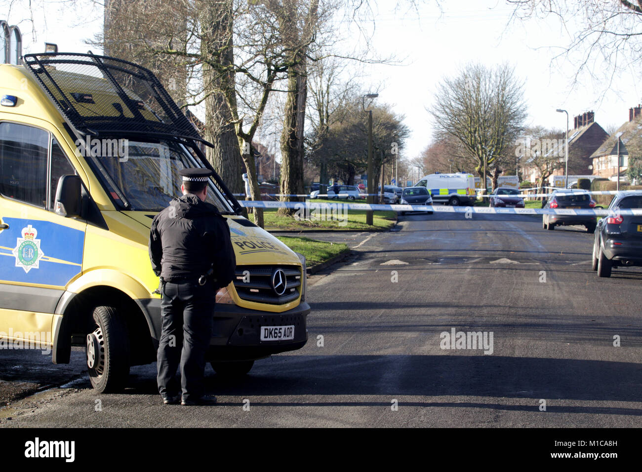 Speke, Liverpool, Royaume-Uni. 29 janvier 2018. Deux hommes ont été arrêtés, soupçonnés de meurtre après le corps d'un garçon de 17 ans a été trouvé dans un jardin en Alwain vert, Speke, Liverpool. A 32 ans et 31 ans, de Speke sont remis en question par des détectives. La victime a été nommé comme Brandon Regan, 17, également de Speke.Credit : Ken Biggs/Alamy Live News. Banque D'Images