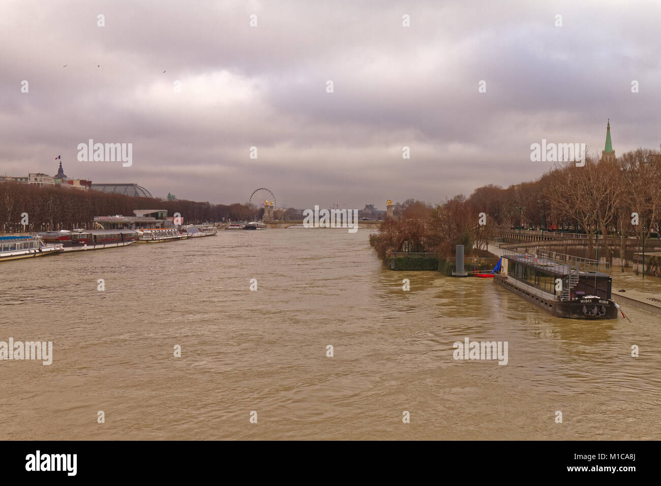 PARIS, France. 27 Jan, 2018. Les inondations de la Seine et des pointes de ses banques : Crédit chromoprisme/Alamy Live News Banque D'Images PARIS, France. 27 Jan, 2018. Les inondations de la Seine et des pointes de ses banques : Crédit chromoprisme/Alamy Live News Banque D'Images