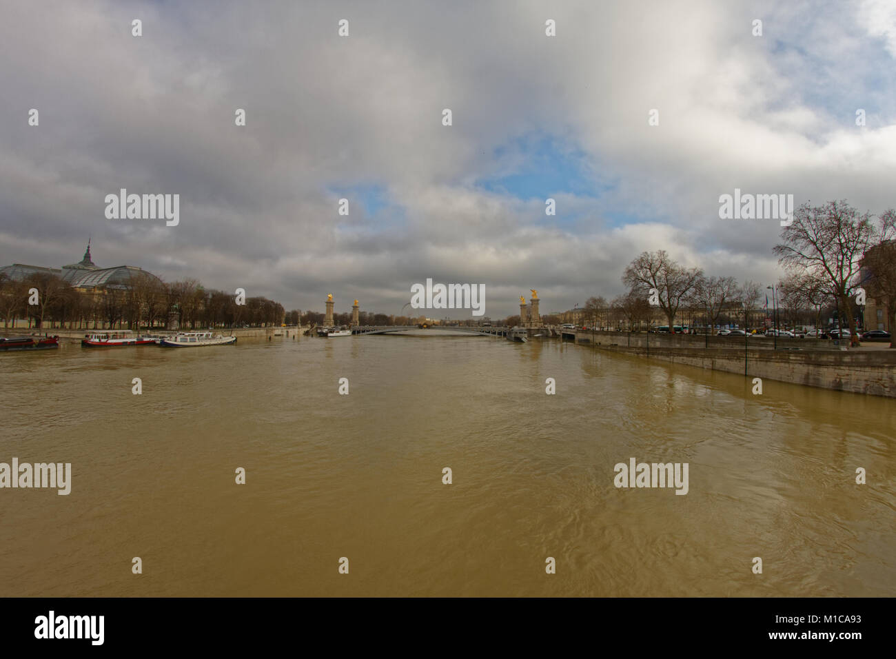 PARIS, France. 27 Jan, 2018. Les inondations de la Seine et des pointes de ses banques : Crédit chromoprisme/Alamy Live News Banque D'Images PARIS, France. 27 Jan, 2018. Les inondations de la Seine et des pointes de ses banques : Crédit chromoprisme/Alamy Live News Banque D'Images