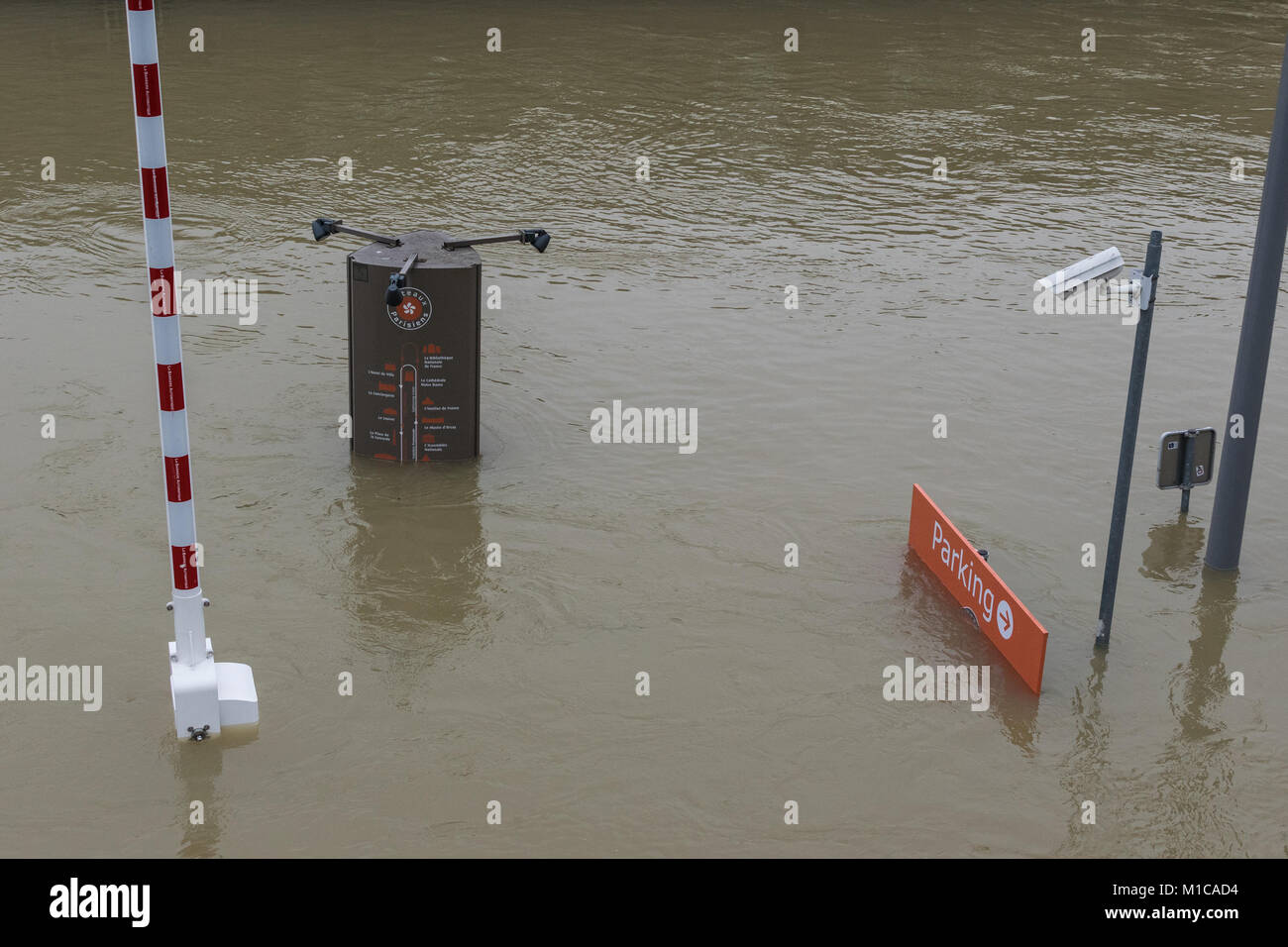 Paris, France. 28 janvier, 2018. La hausse de l'eau des crues à Paris, Seine en crue le 28 janvier 2018 Credit : RichFearon/Alamy Live News Banque D'Images