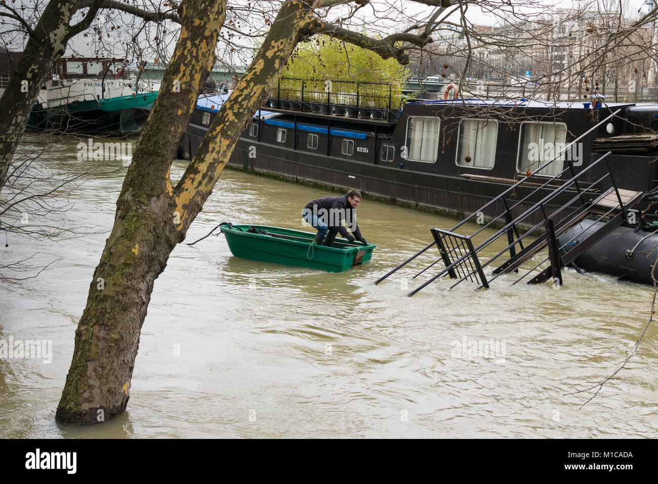 Paris, France. 28 janvier, 2018. L'eau d'inondation rendant la vie difficile à Paris, Seine en crue le 28 janvier 2018 Credit : RichFearon/Alamy Live News Banque D'Images