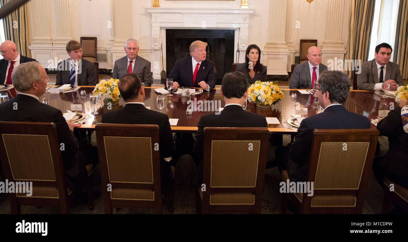 Le Président des Etats-Unis, Donald J. Trump parle au cours d'un déjeuner avec le Conseil de sécurité des Nations Unies à la Maison Blanche à Washington, DC, le 29 janvier 2018. Crédit : Chris Kleponis / Piscine via CNP /MediaPunch Banque D'Images