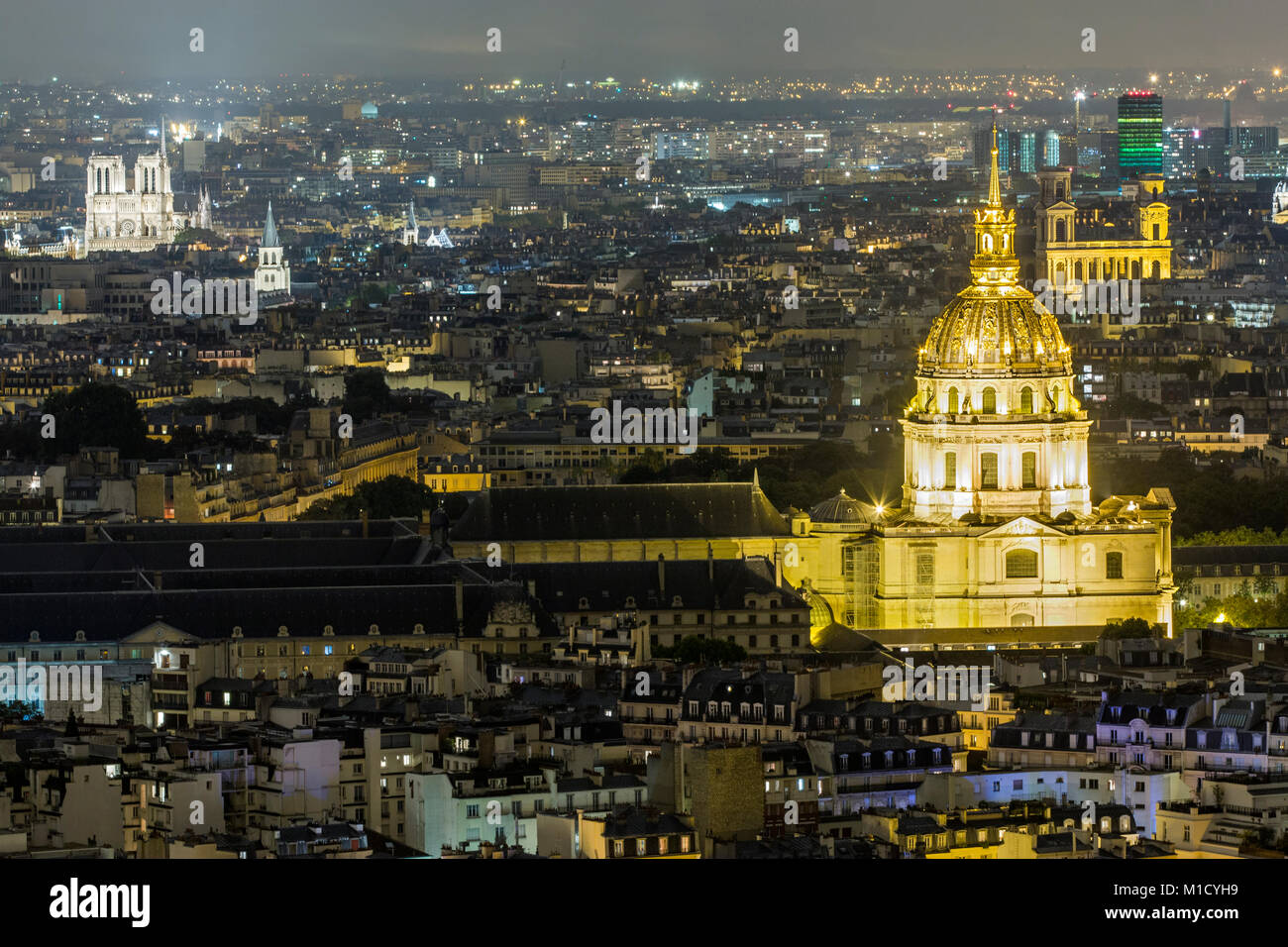 Iluminated dome à Paris la nuit Banque D'Images