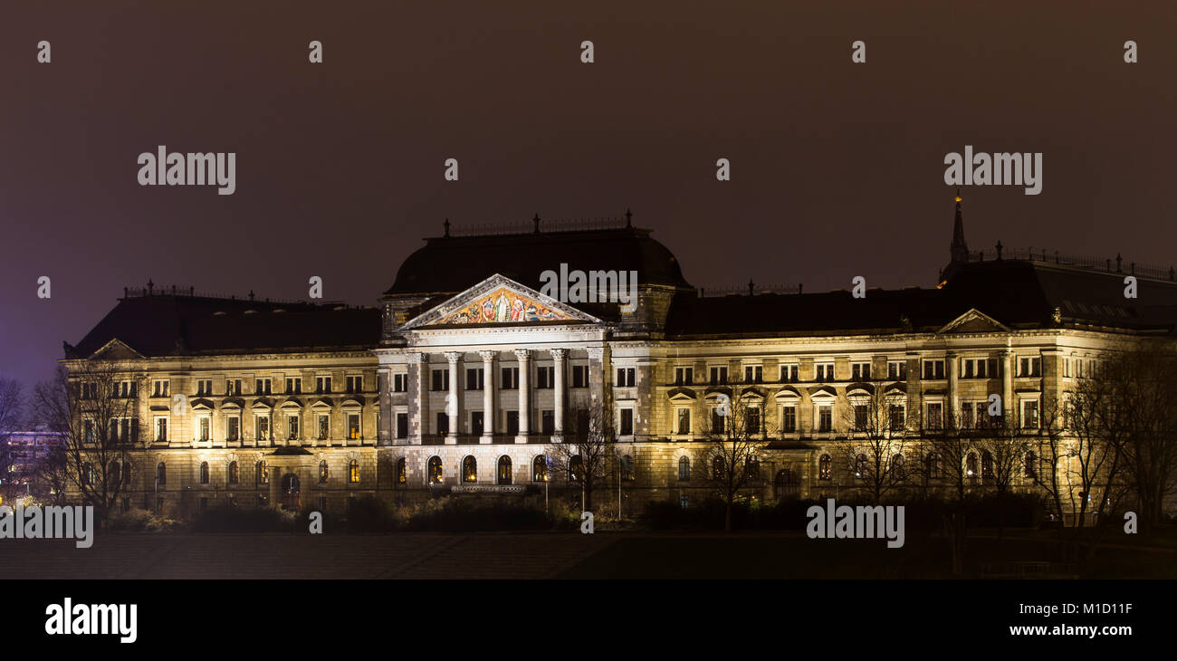 Ministère de la science et de l'état de Saxe Dresde Allemagne art de nuit Banque D'Images