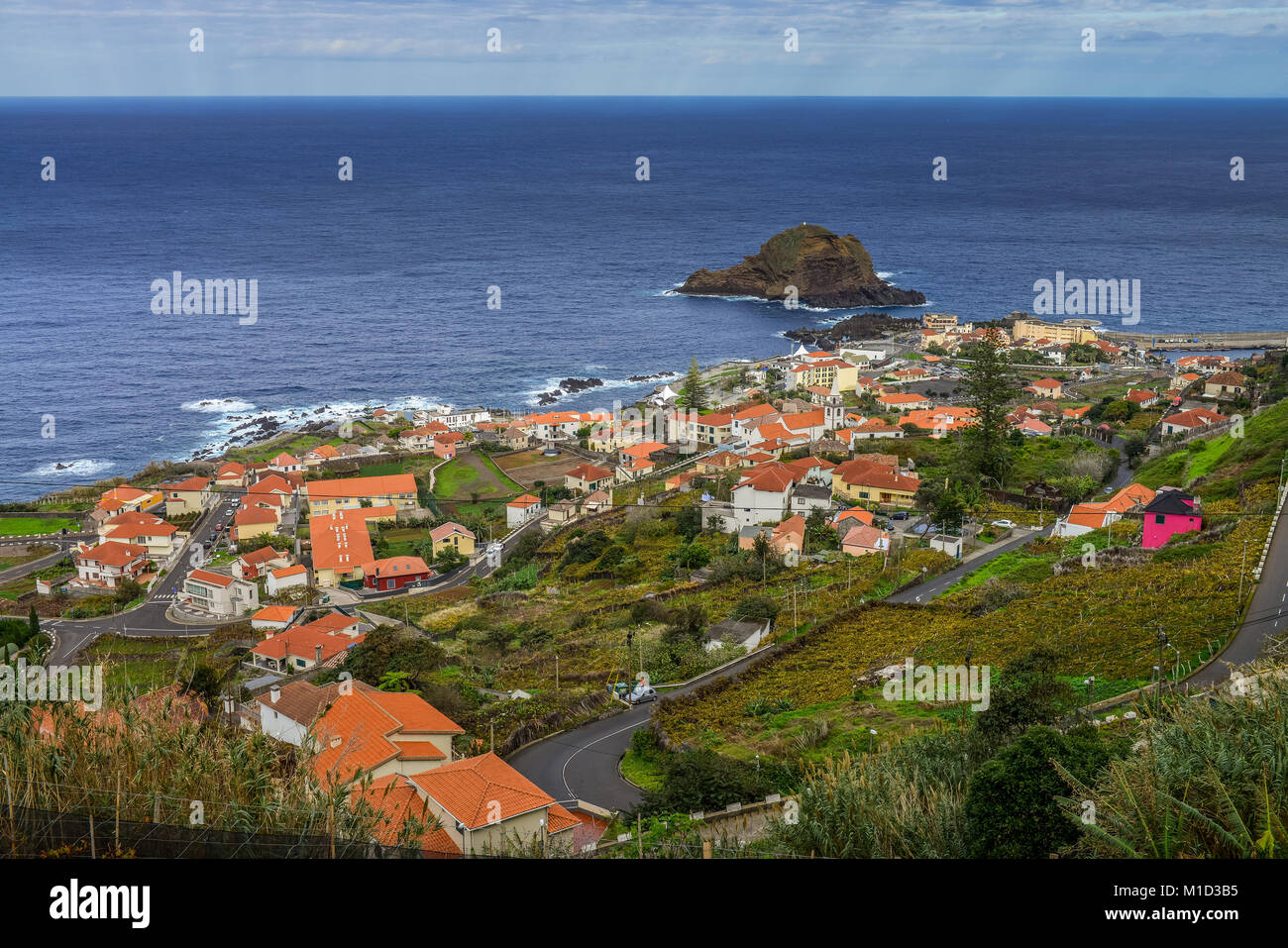 Vue sur la ville, Porto Moniz, Madeira, Portugal, Stadtansicht Banque D'Images