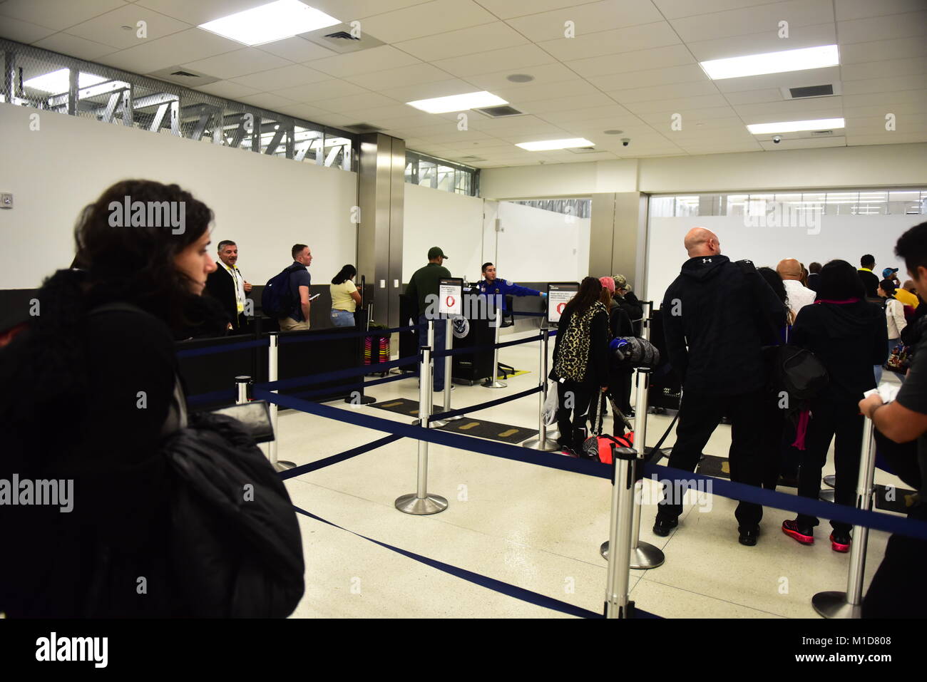 Fort-Lauderdale - le 22 janvier 2018 : la sécurité et du contrôle des passeports à l'Aéroport International de Fort-Lauderdale (Floride) Banque D'Images