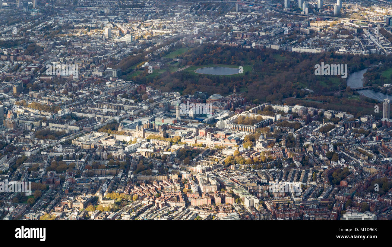 Vue aérienne de Hyde Park, le palais de Kensington et Knightsbridge, Londres, dans le sud-est. Banque D'Images