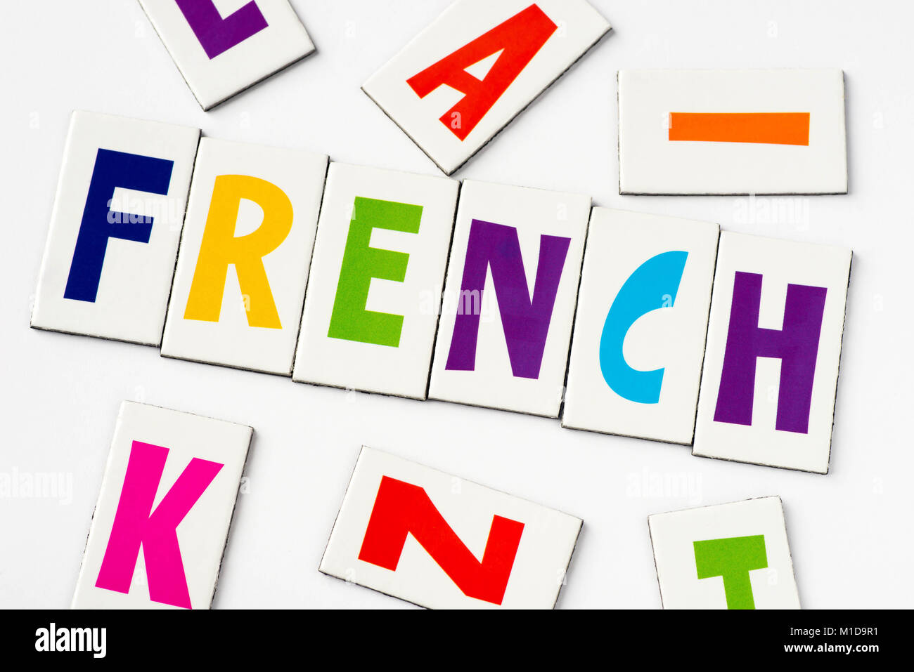 Mot de Français lettres colorées sur fond blanc Banque D'Images