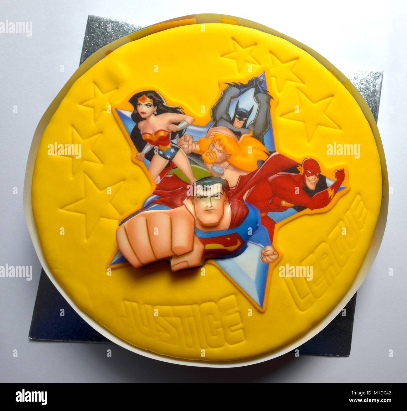 Gateau D Anniversaire De Super Heros Photo Stock Alamy Gateau D Anniversaire De Super Heros Photo Stock Alamy