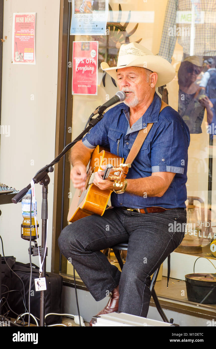Un homme âgé de la rue singer, à Tamworth Australie Country Music Festival 2018. Banque D'Images
