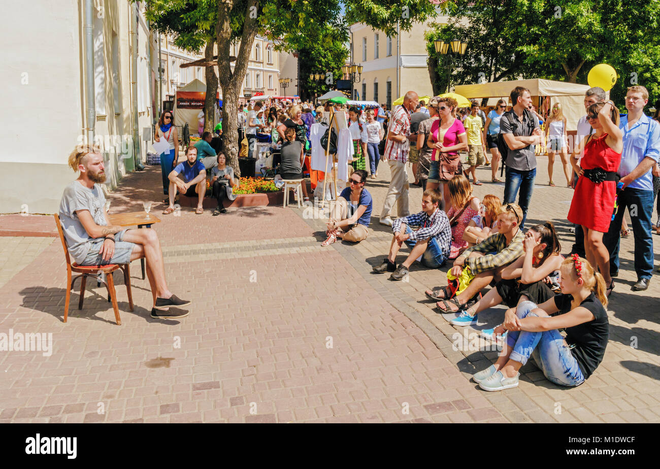 Festival international des arts "Slavianski bazar à Vitebsk - 2016 ". Rue de la ville des festivals. Banque D'Images