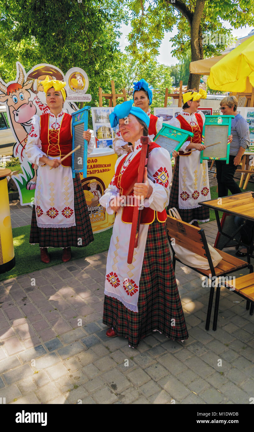 Festival international des arts "Slavianski bazar à Vitebsk - 2016 ". Rue de la ville des festivals. Banque D'Images