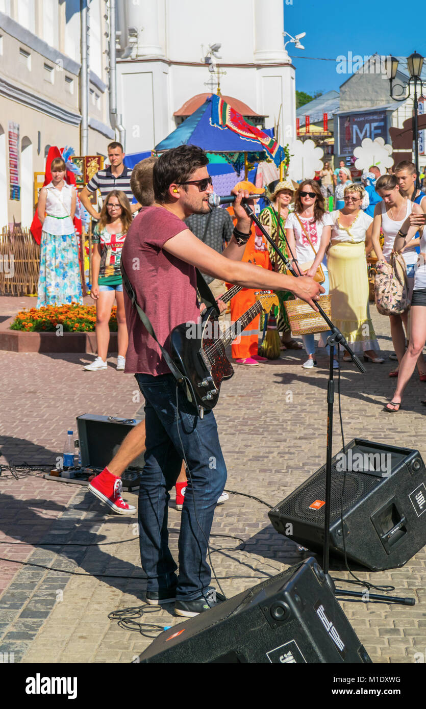 Festival international des arts "Slavianski bazar à Vitebsk - 2016 ". Rue de la ville des festivals. Banque D'Images