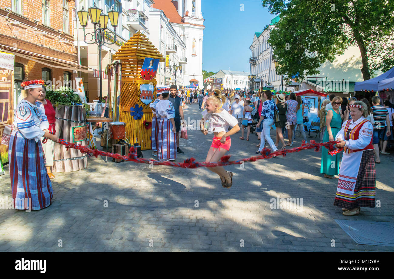 Festival international des arts "Slavianski bazar à Vitebsk - 2016 ". Rue de la ville des festivals. Banque D'Images