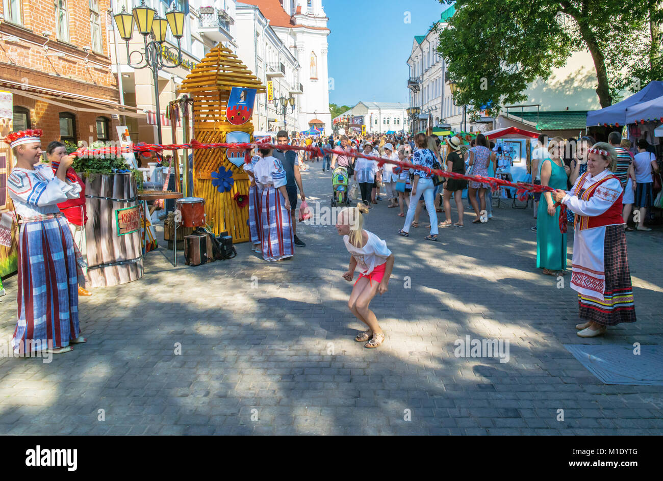 Festival international des arts "Slavianski bazar à Vitebsk - 2016 ". Rue de la ville des festivals. Banque D'Images
