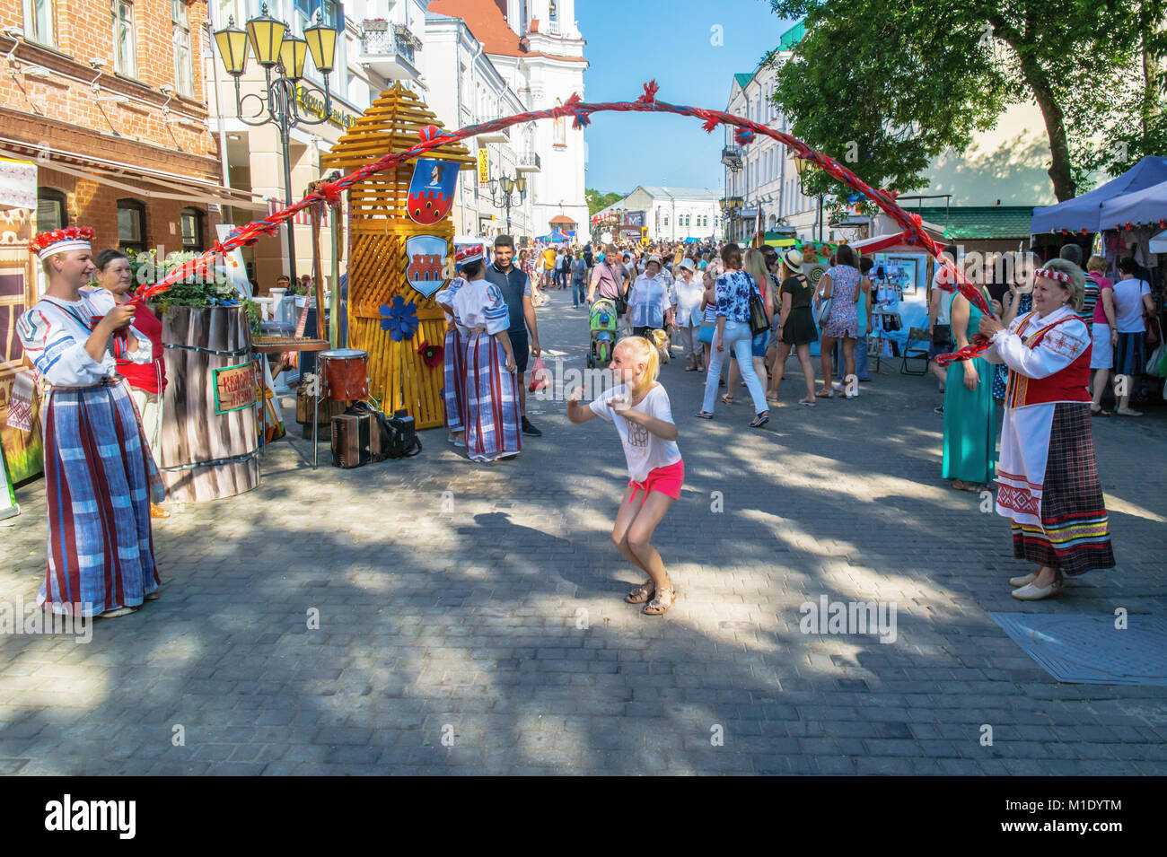 Festival international des arts "Slavianski bazar à Vitebsk - 2016 ". Rue de la ville des festivals. Banque D'Images