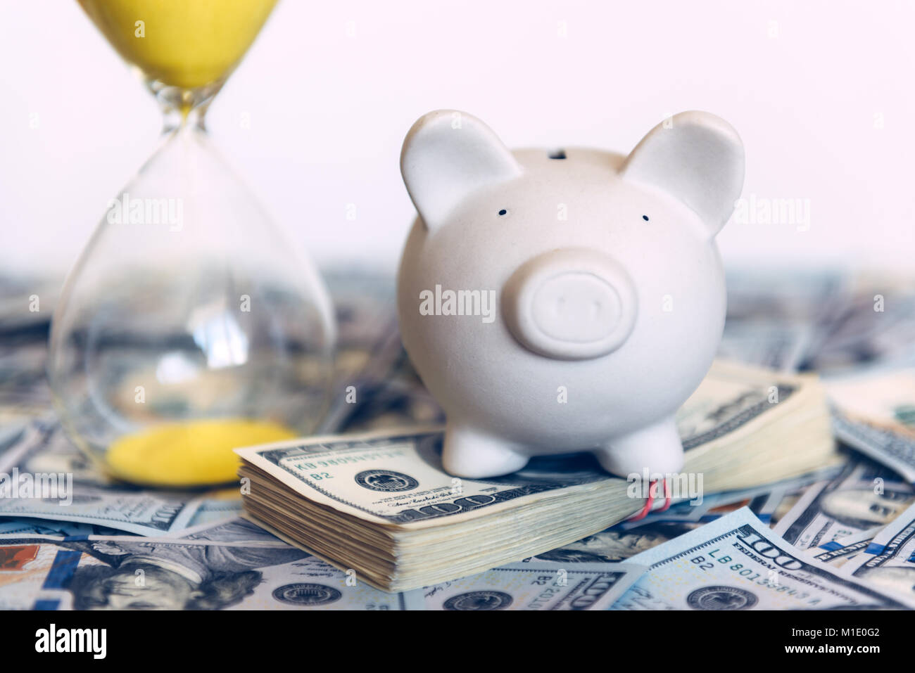 Piggy tirelire avec dollar cash Banque D'Images