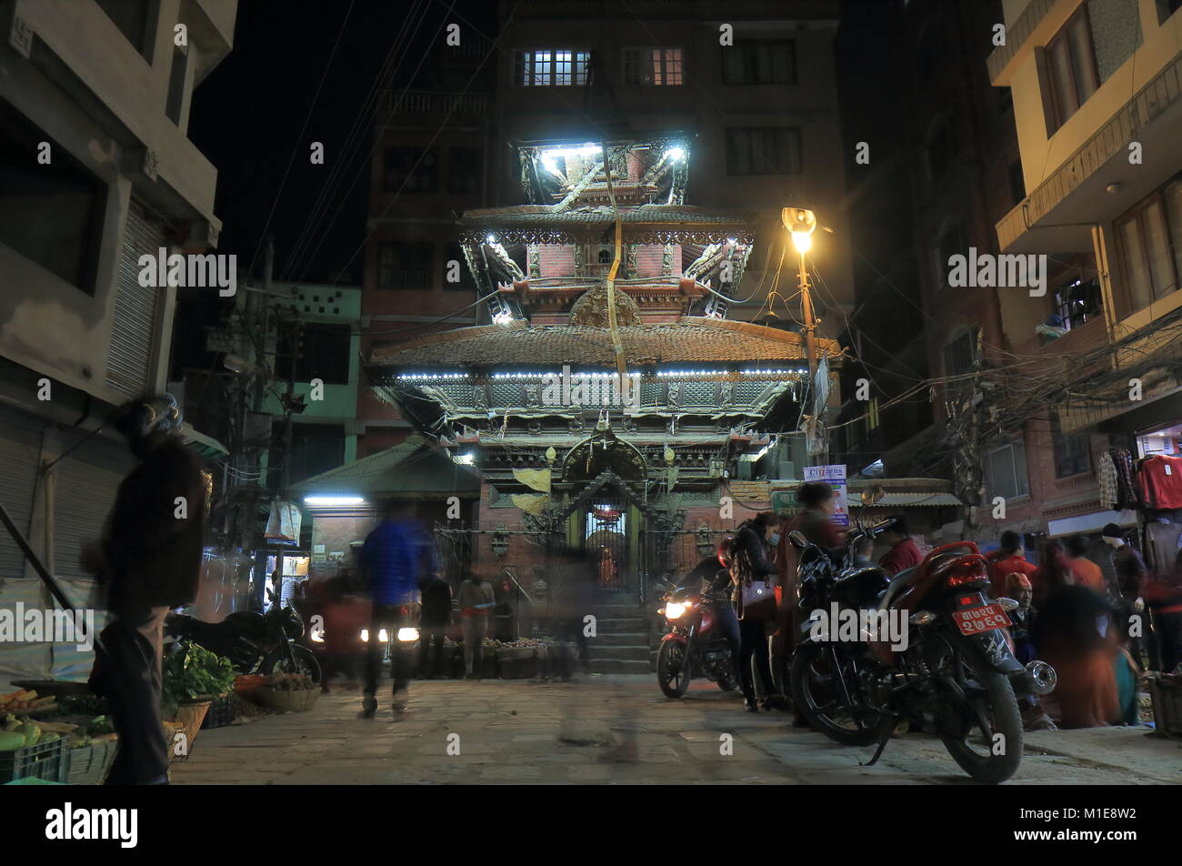 Vue nocturne de temple local dans Siddhidas Marg Kathmandu Népal zone. Banque D'Images