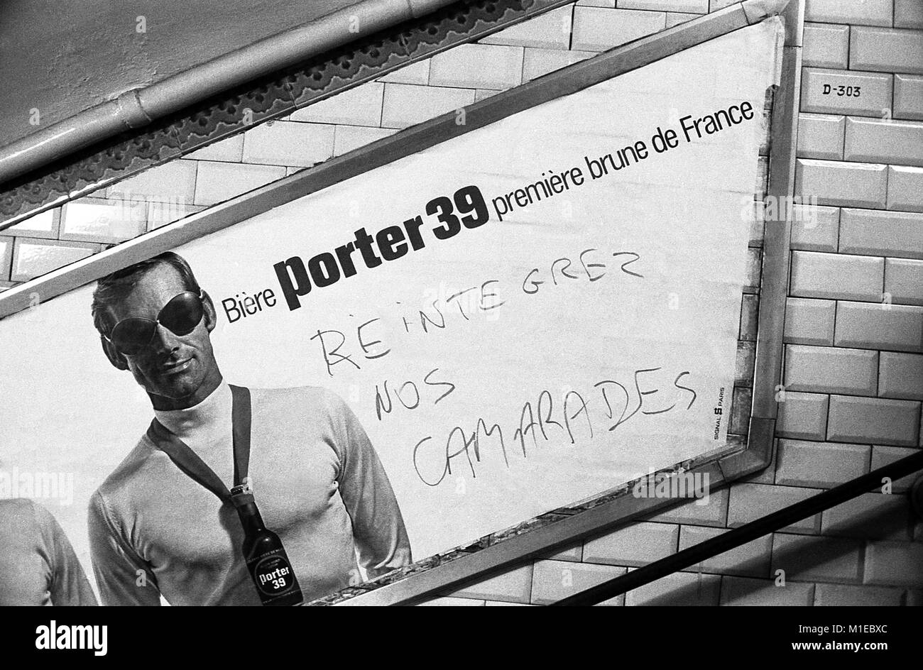 Philippe Gras / Le Pictorium - Événements de mai 1968 en France. - 1968 - France / Ile-de-France (région) / Paris - Événements de 1968 en France. - "Être jeune et tais-toi !", "c'est seulement le début de la lutte !", "Rafale d'enthousiasme pour une longue guerre !" : c'est quelques exemples de l'solgans et revendications faites par la classe ouvrière et les étudiants. Banque D'Images