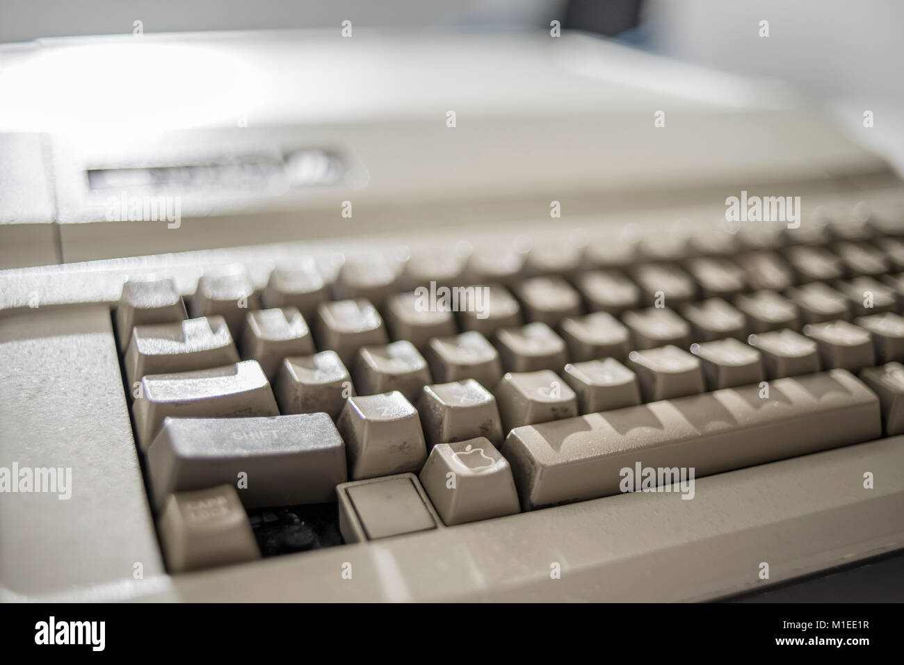 Apple IIe ; date de sortie janvier 1983 ; exposé au Musée de MacPaw Apple de l'Ukraine à Kiev, Ukraine, le 26 janvier 2017. MacPaw développeur ukrainien a ouvert le musée du matériel Apple sur le bureau de Kiev. La collection a plus de 70 modèles de Macintosh original daté de 1981 à 2017. Banque D'Images