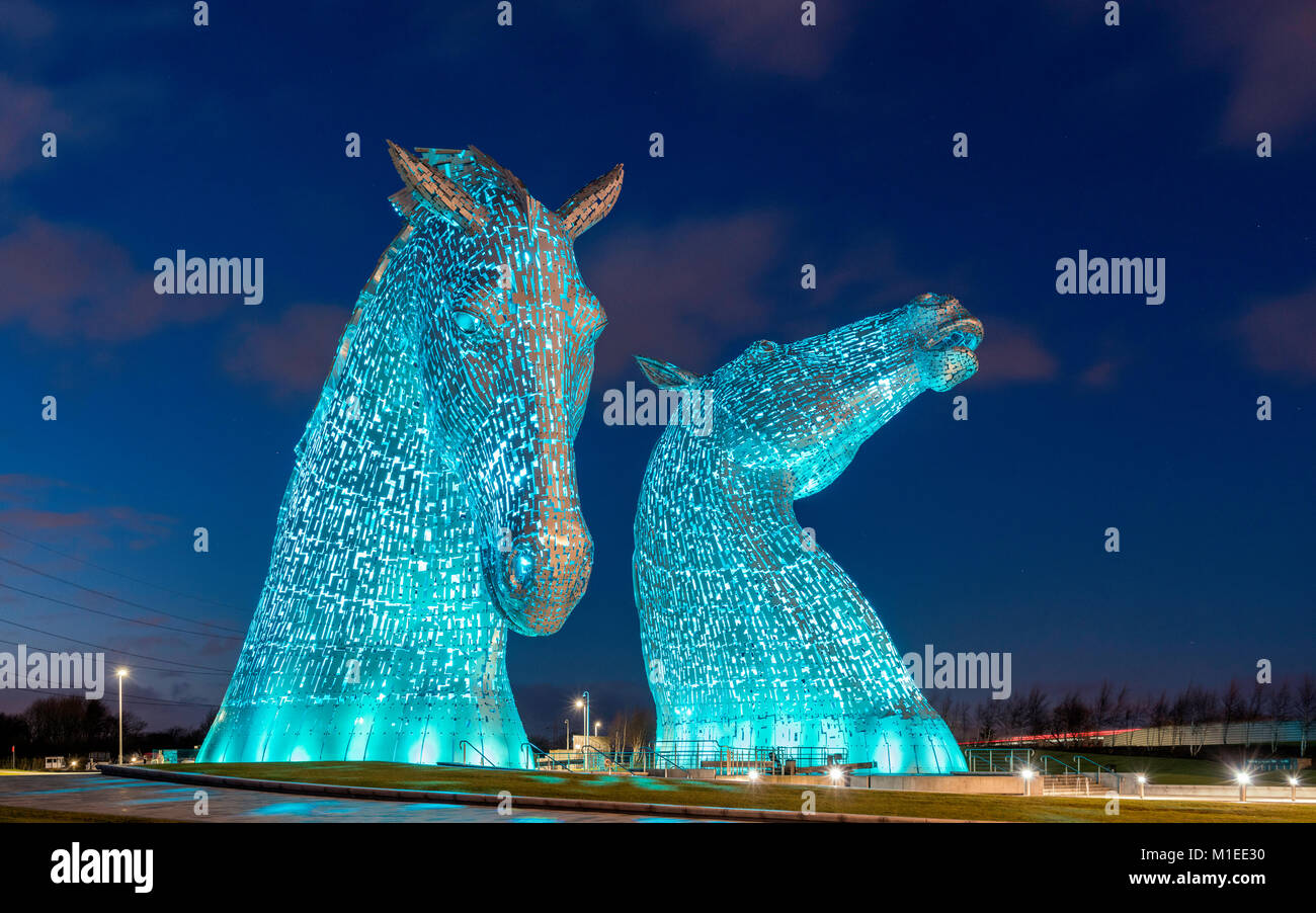 Vue de la nuit , Kelpies grandes sculptures de chevaux, à l'Hélix Park à Falkirk, Ecosse, Royaume-Uni Banque D'Images