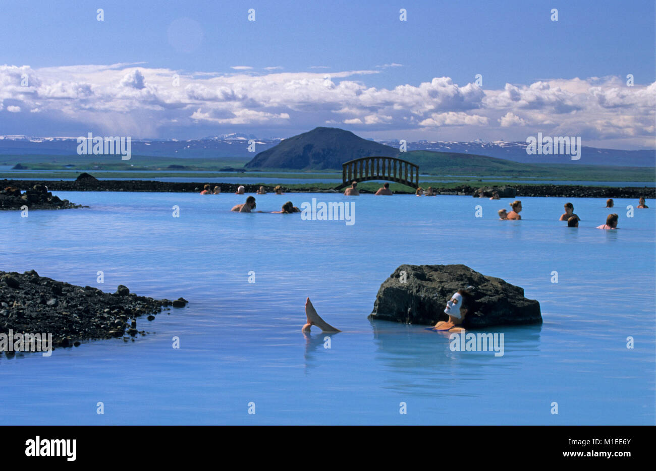 L'Islande. 73320. Bains naturels de Myvatn. Spa géothermique. Femme avec masque. Banque D'Images