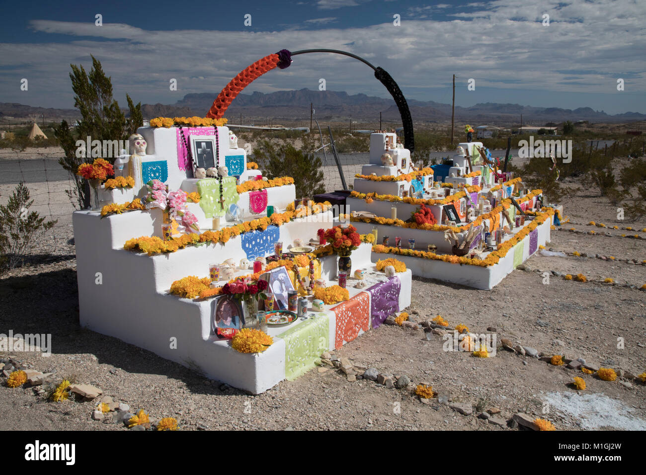 Terlingua, Texas - un autel au cimetière Terlingua, préparé pour la célébration du Jour des Morts. Le cimetière, créé au début 190 Banque D'Images