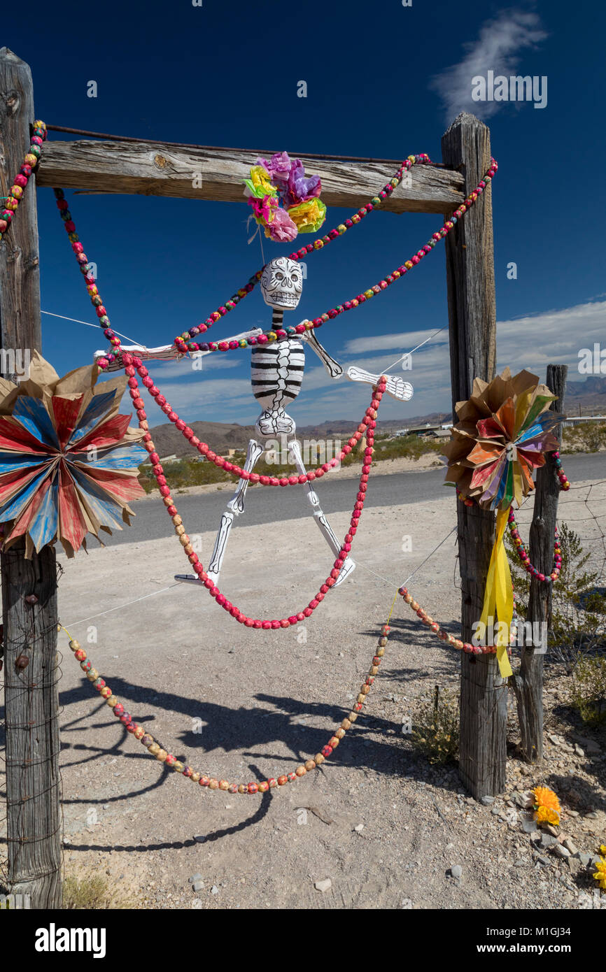 Terlingua, Texas - Le cimetière Terlingua, préparé pour la célébration du Jour des Morts. Le cimetière, créé au début des années 1900, est le f Banque D'Images