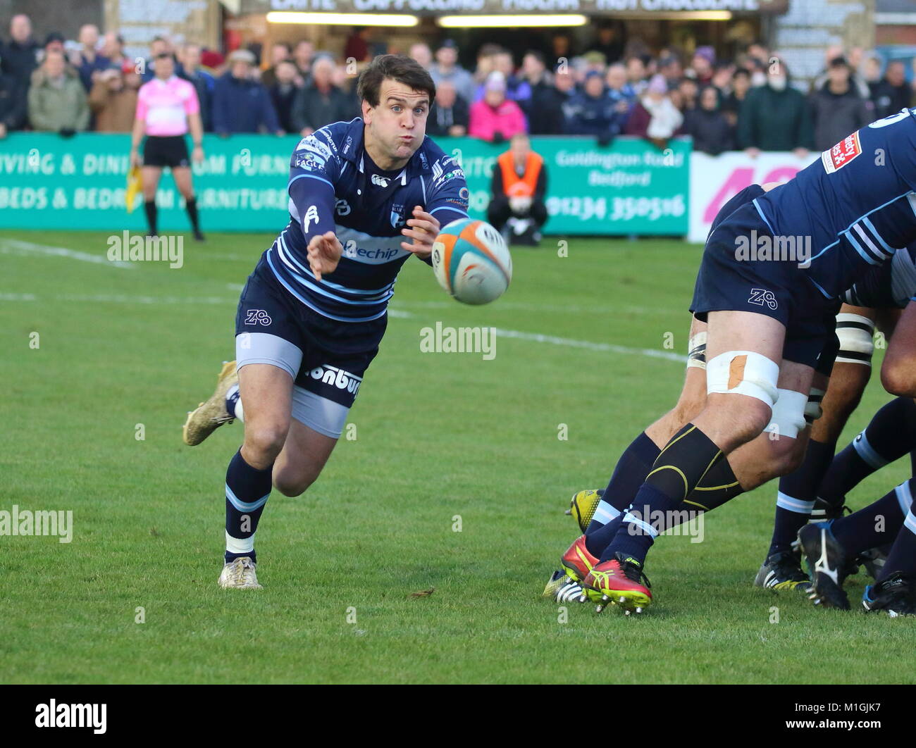 Action de la Greene King IPA Championship match de rugby entre le 3ème placé Bedford Blues et d'Ealing, en ce moment à Trailfinders 2ème, à Goldington Road, Bedford, devant une foule de 3 401. Score final 23-24 Bedford Bedford Blues Ealing dispose d''Ealing, où Trailfinders : Bedford, Royaume-Uni Quand : 30 Déc 2017 Crédit : WENN.com Banque D'Images