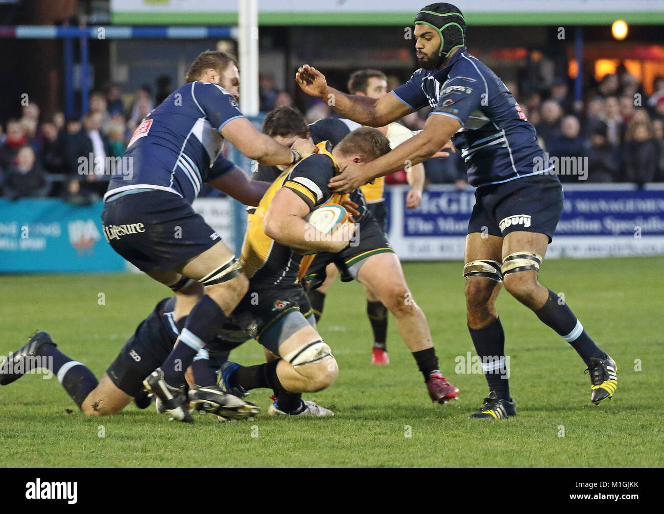 Action de la Greene King IPA Championship match de rugby entre le 3ème placé Bedford Blues et d'Ealing, en ce moment à Trailfinders 2ème, à Goldington Road, Bedford, devant une foule de 3 401. Score final 23-24 Bedford Bedford Blues Ealing dispose d''Ealing, où Trailfinders : Bedford, Royaume-Uni Quand : 30 Déc 2017 Crédit : WENN.com Banque D'Images