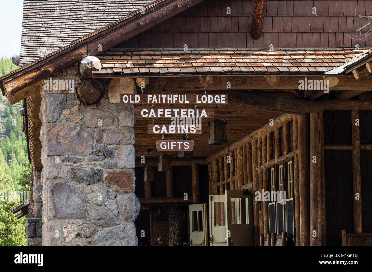 Old Faithful Lodge cafétéria entrée. Le Parc National de Yellowstone, Wyoming, USA Banque D'Images
