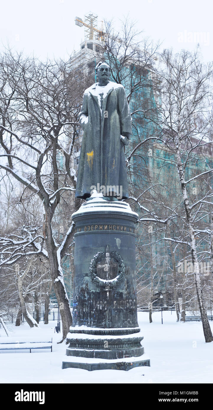 Parc Monument tombé aussi connu comme Parc Muzeon des Arts avec des reliques de l'Union soviétique (URSS). Banque D'Images