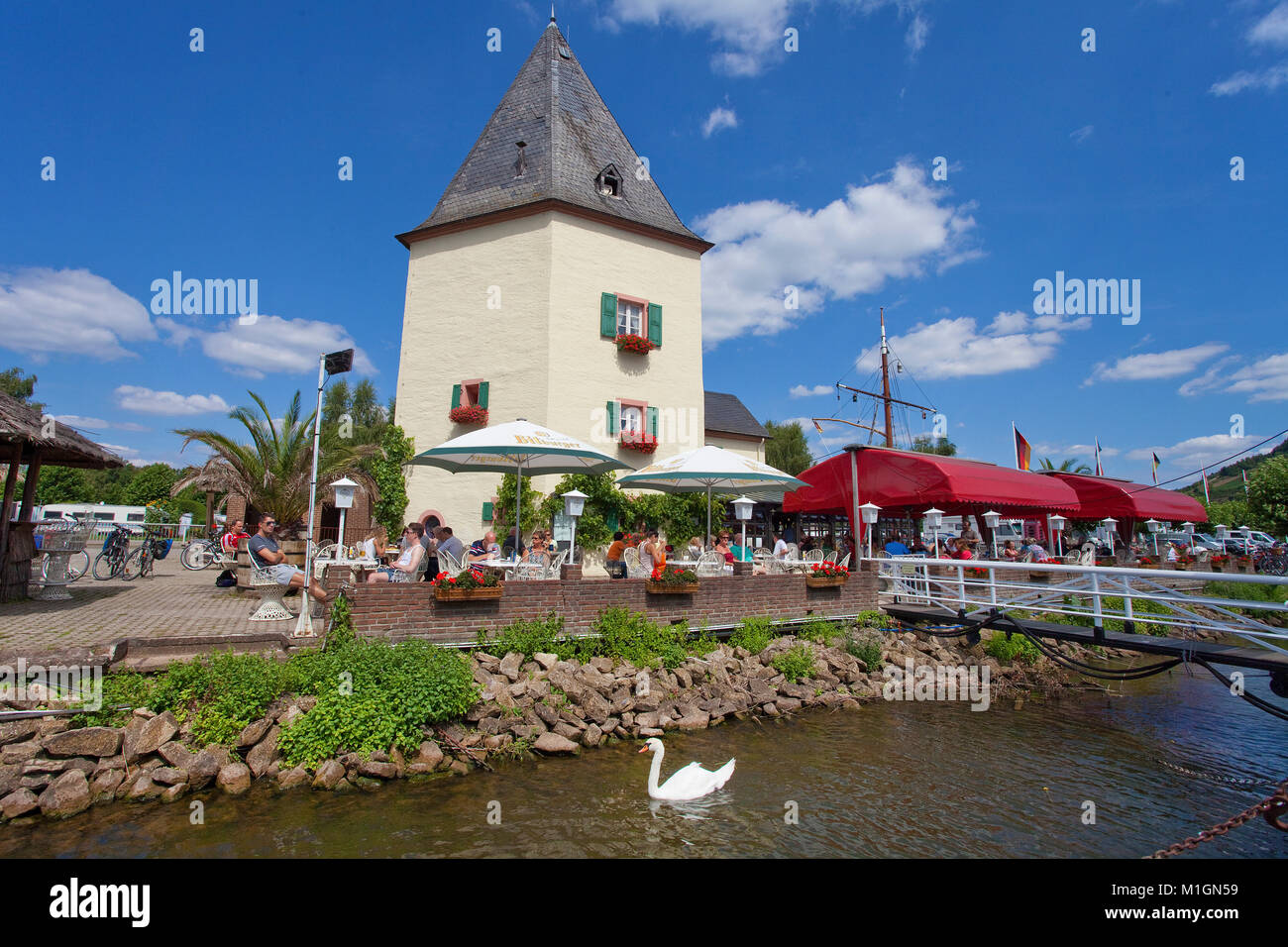 Vieille tour de ferry, monument de la Moselle, à l'extérieur du village Bullay gastronomie, Moselle, Rhénanie-Palatinat, Allemagne, Europe Banque D'Images