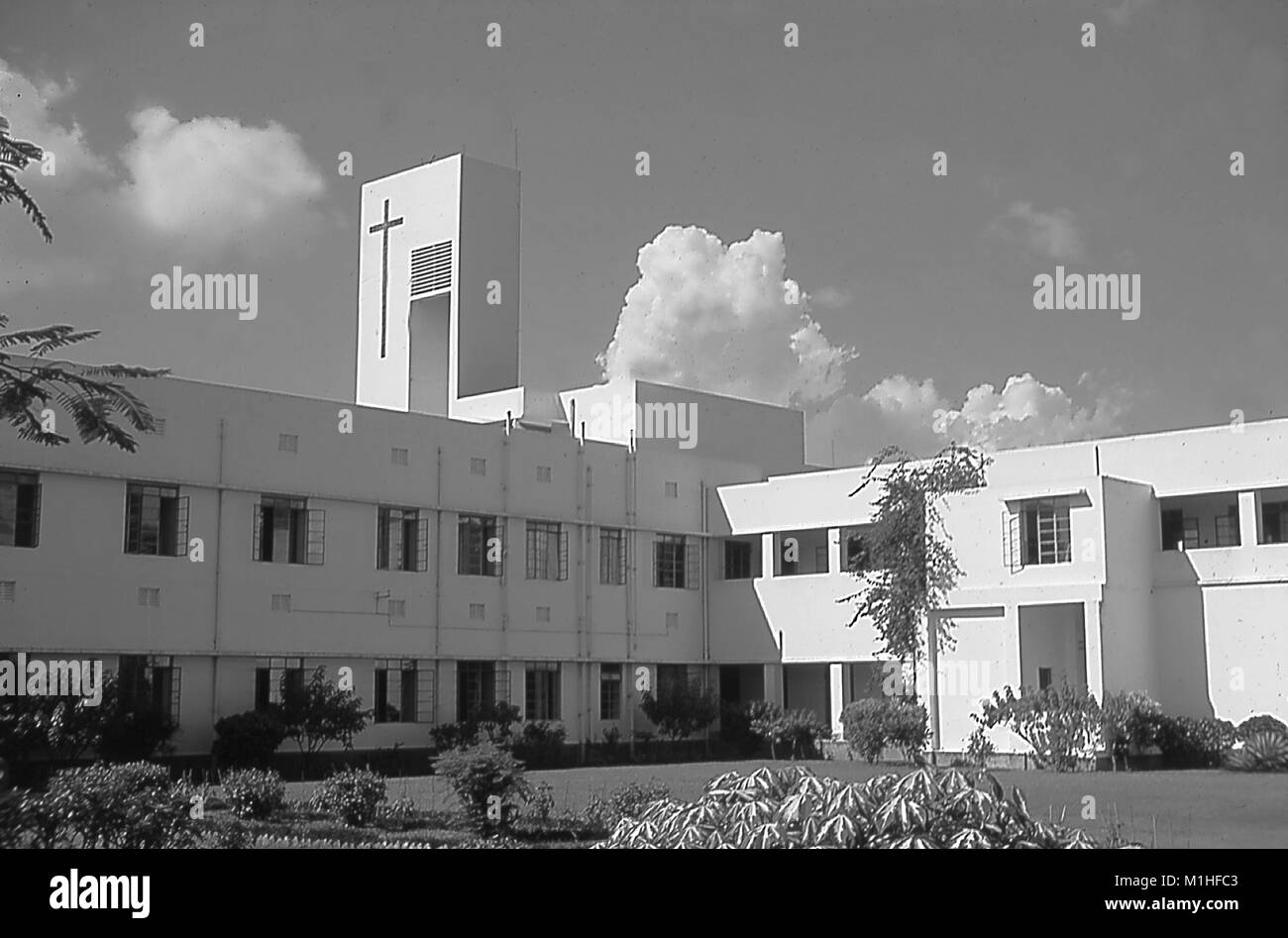 L'Hôpital de la Sainte Famille, vue sur cour, Dacca, le Pakistan oriental, 1964. Image courtoisie Centres for Disease Control (CDC). () Banque D'Images