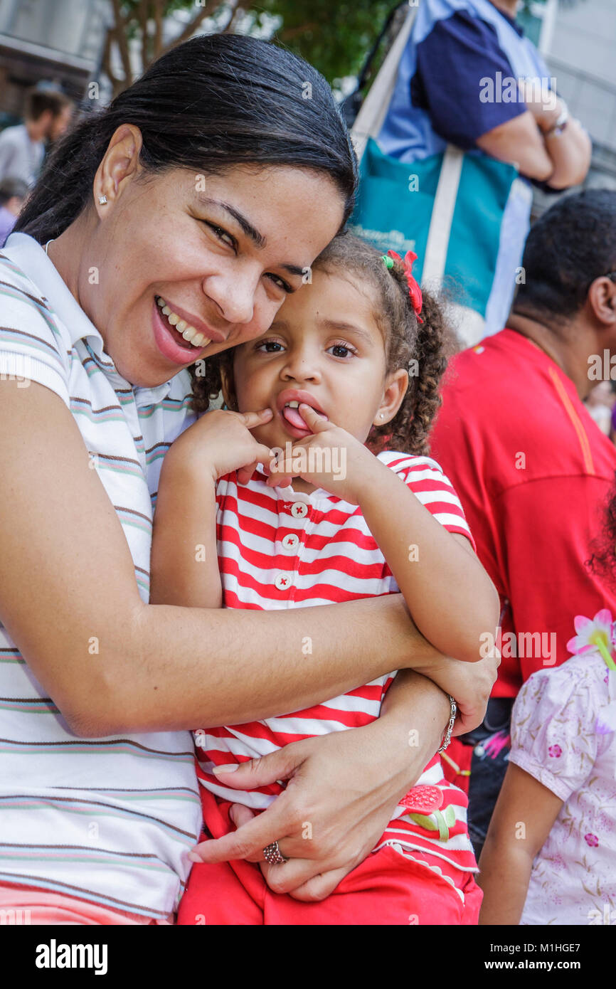 Miami Florida,Carnaval Center,Thompson Plaza for the Arts,Festival de musique multiculturelle gratuit,festivals,célébration,foire,Hispanic Latin Latino ethnie im Banque D'Images