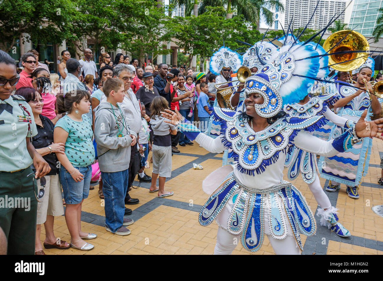 Miami Florida,Adrienne Arsht Performing Arts Centre,centre,Thompson Plaza for the Arts,Festival de musique multiculturelle gratuit,foire des festivals,performance,Ba Banque D'Images