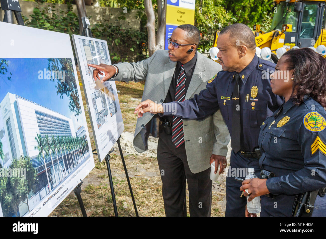 Miami Florida,College of police,cérémonie révolutionnaire,application de la loi,éducation,criminologie,policewoman,rendu architectural,plans,Black Woman Banque D'Images