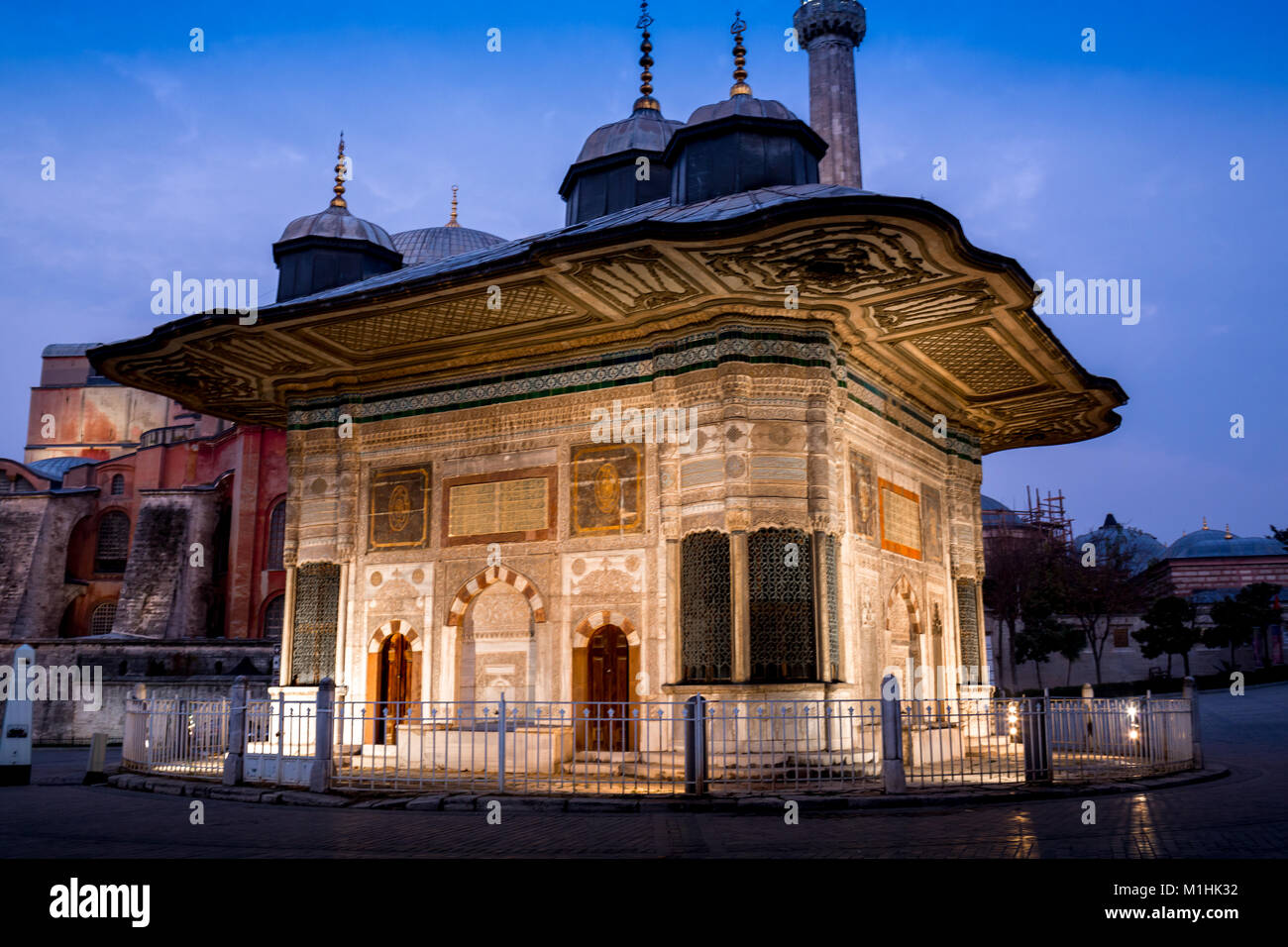 Coucher de soleil sur le Bosphore, une vue de la mosquée Suleymaniye Istanbul Turquie. Banque D'Images