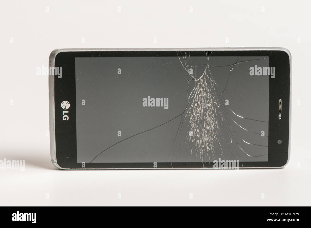 Fissurées, cassées, endommagées smart phone Banque D'Images