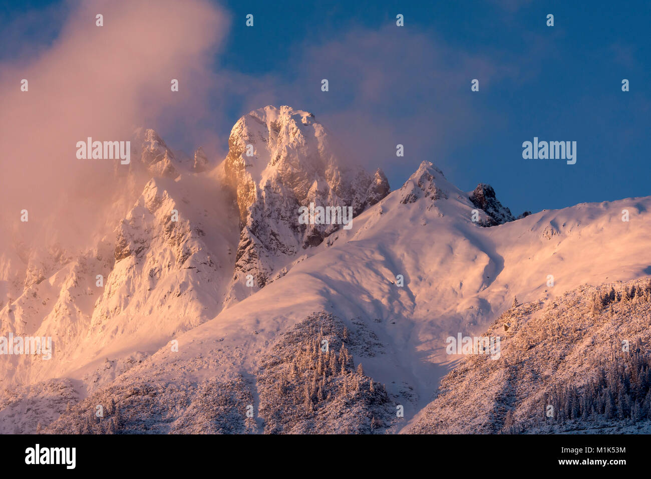Paysage de montagne en hiver, et Fiechterspitze Mittagsspitze, Karwendel, Tyrol, Autriche Banque D'Images