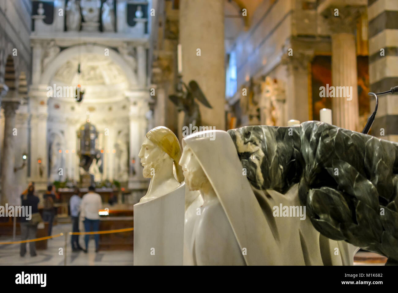 Deux bustes en marbre de Jésus Christ dans l'intérieur gothique de Santa Maria Assunta Cathedral la cathédrale de Pise en Toscane, Italie Banque D'Images