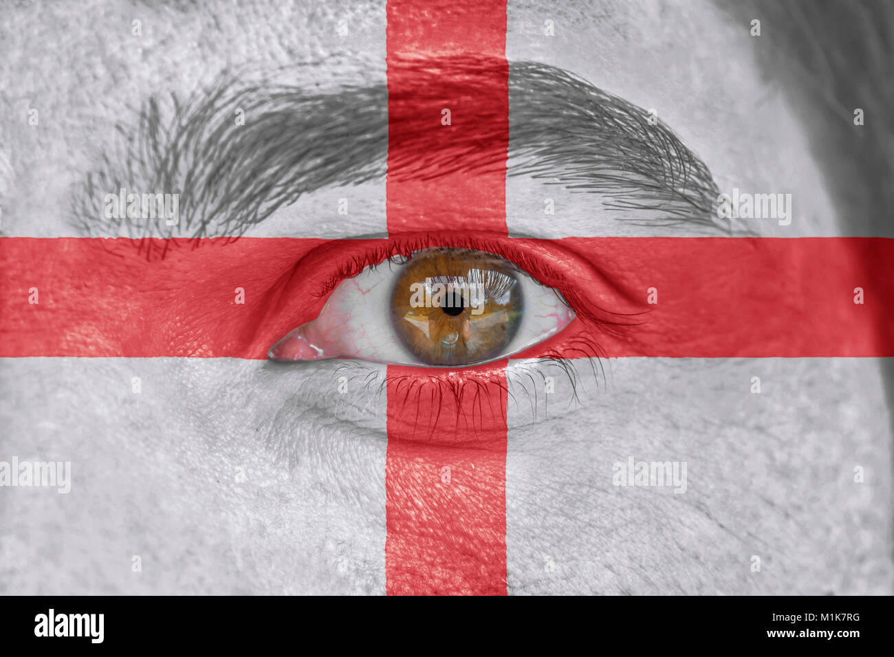 Visage humain et des yeux peints avec drapeau de l'Angleterre Banque D'Images