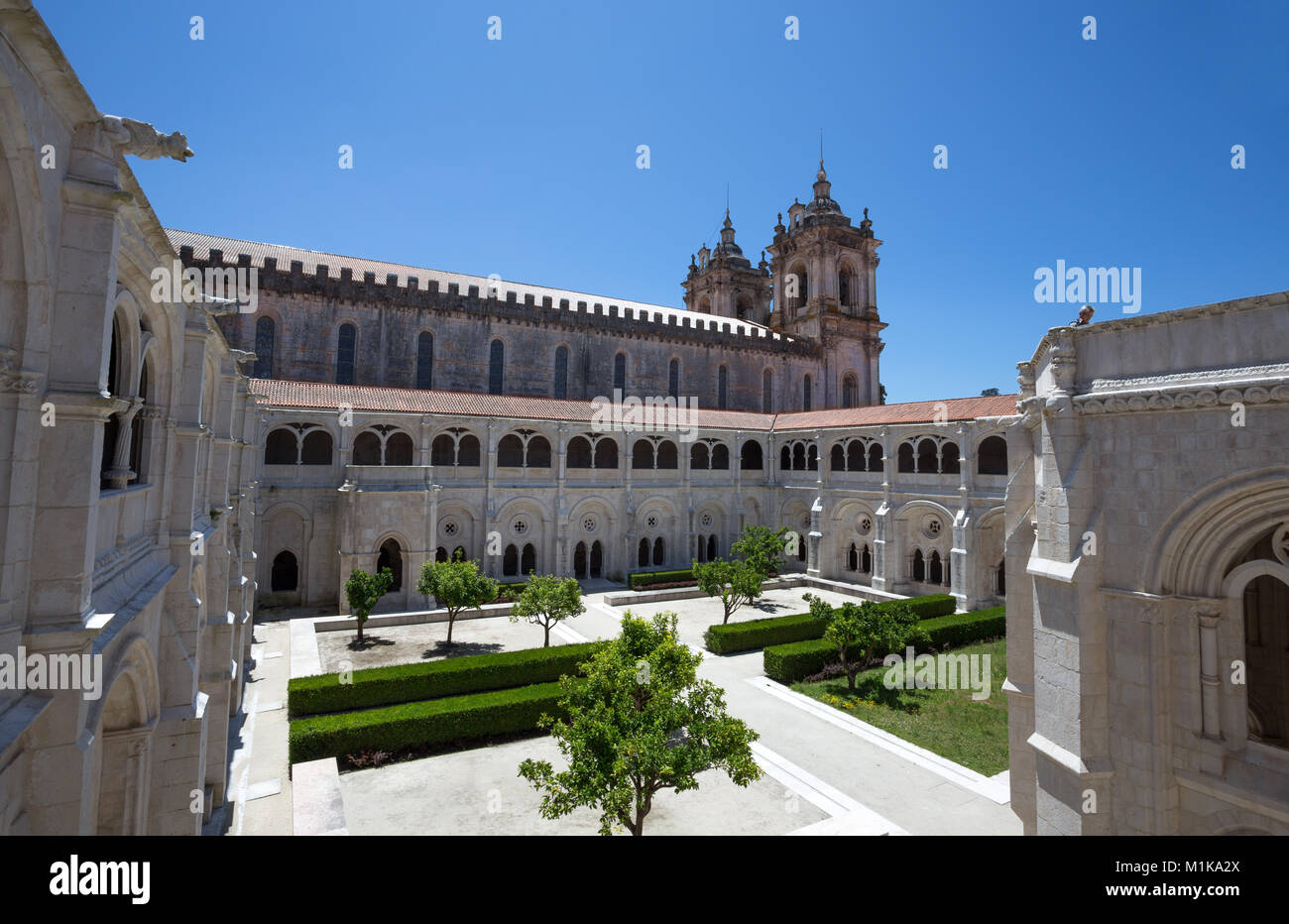 Alcobaça, PORTUGAL, le 18 juin 2016 - jardin cour intérieure du Monastère de Sainte Marie de Alcobaça, dans le centre du Portugal, l'Europe. UNESCO World Herit Banque D'Images