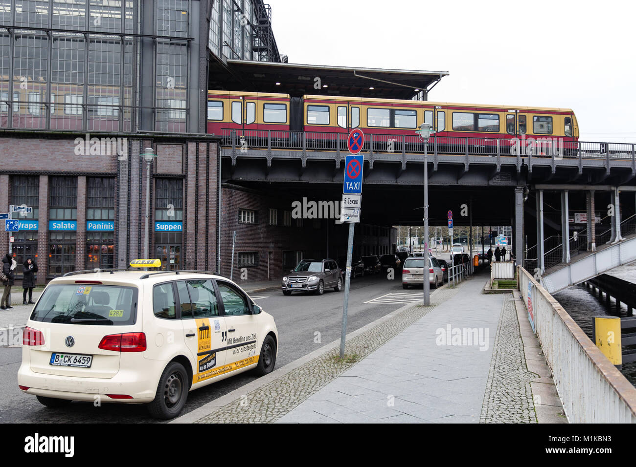 La gare Friedrichstraße Berlin, Allemagne Banque D'Images