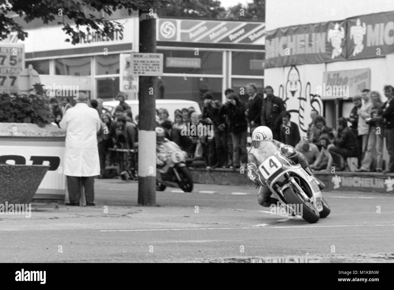 Ron Haslam (Honda) mène à la place du Parlement, M. Ramsey.Île de Man TT Classic race, de juin 1982, Banque D'Images